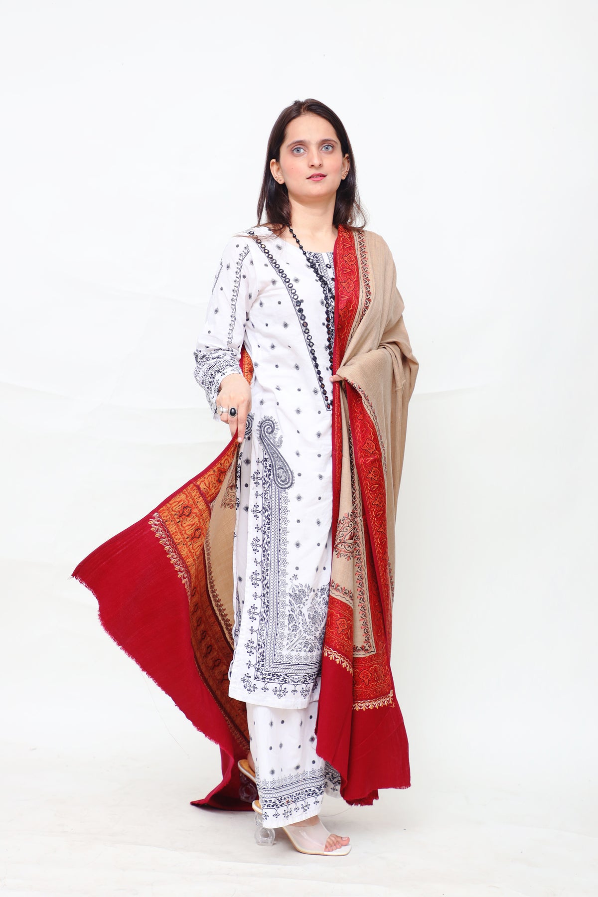 Ornate Floral Woolen Shawl