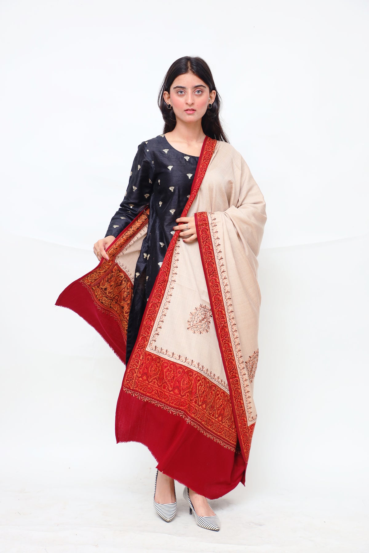 Ornate Floral Woolen Shawl
