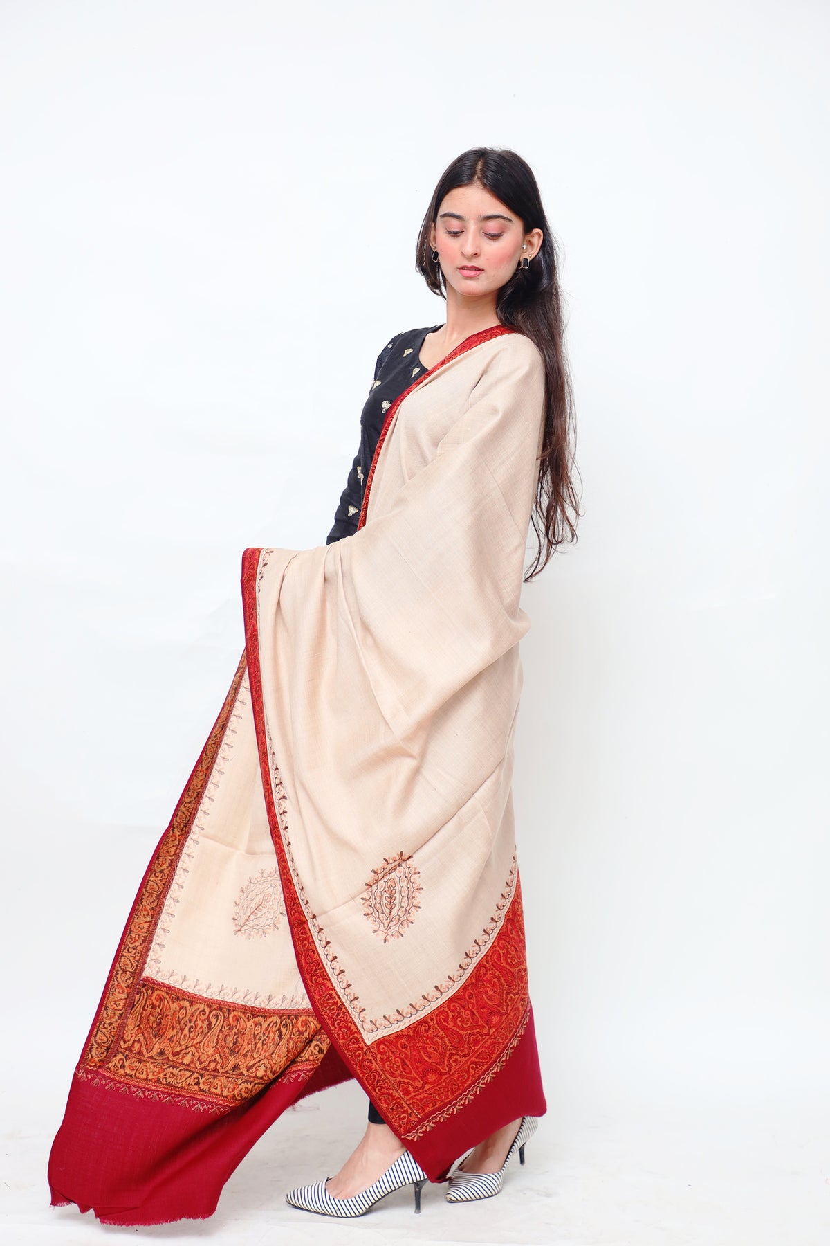 Ornate Floral Woolen Shawl