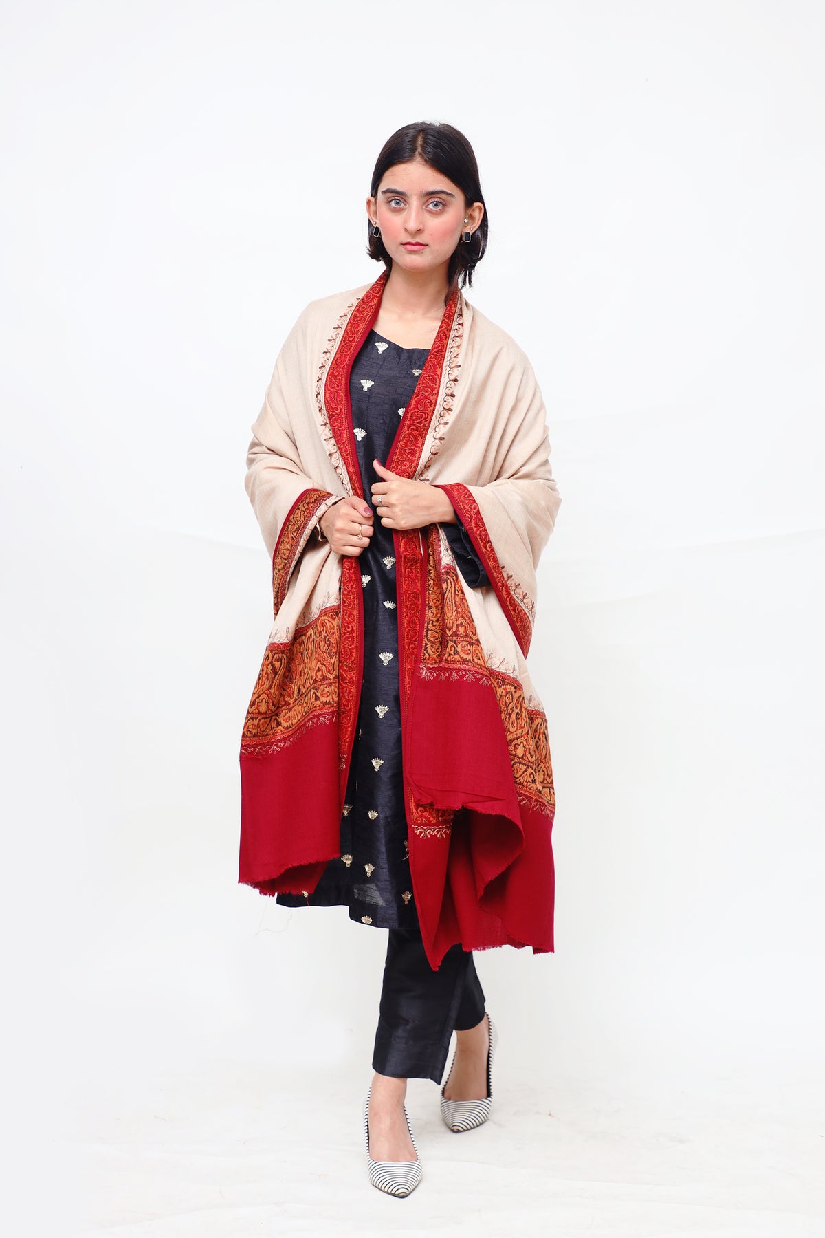 Ornate Floral Woolen Shawl
