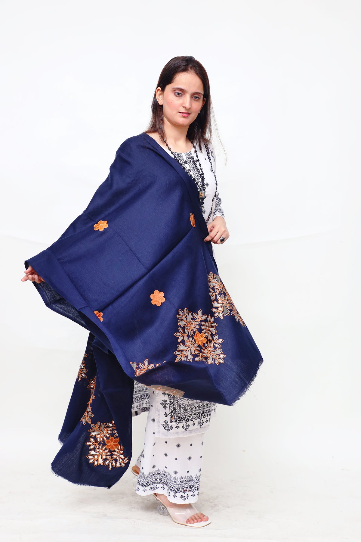Velvet border woven shawl
